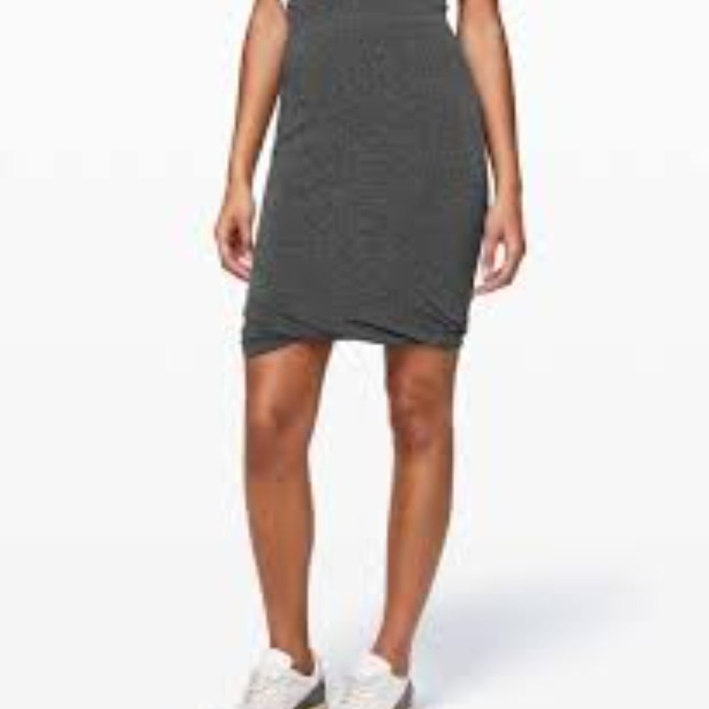 NWT LULULEMON BOULEVARD BLISS SKIRT - SZ 8 - NO LONGER MADE